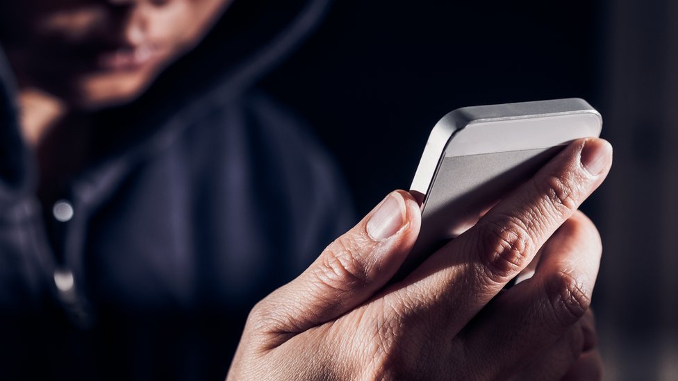como saber si hackearon mi celular